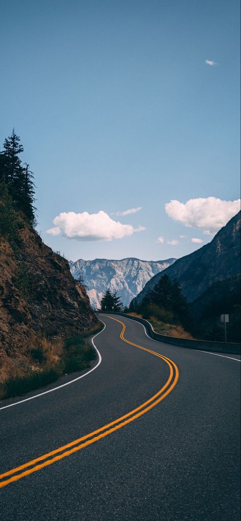 Mountain Landscape Photography, Beautiful Roads, Scenic Roads, Mountain Wallpaper, Wallpaper Nature Flowers, Outdoor Photos, Wallpaper Free Download, Aesthetic Images, Beautiful Nature Scenes