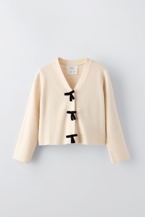 BOWS KNIT CARDIGAN - Ecru | ZARA United States Bow Cardigan, Cardigan Sweater Dress, Cardigan Sweater Jacket, Shirt Blouses Tops, Zara Sweater, Tshirt Skirt, Simple Trendy Outfits, Jeans Rock, T Shirt Vest