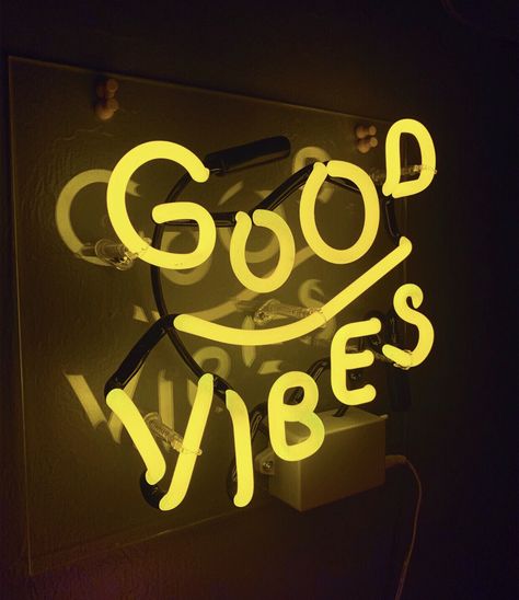 Neon yellow good vibes sign Yellow Aesthetic Quotes, Yellow Painted Rooms, Aesthetic Doodles, Sign Aesthetic, Neon Signs Quotes, Neon Quotes, Neon Wall Art, Black And White Picture Wall, Yellow Neon