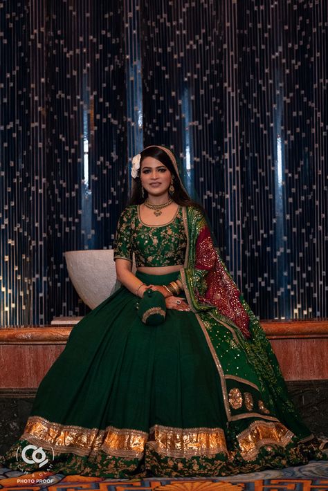 Green Lehenga Bridal, Latest Lehnga Designs, Pakistani Lengha, Wedding In Dubai, Indian Wedding Gowns, Simple Lehenga, Latest Bridal Lehenga, Mehendi Outfits, Lehenga Designs Simple