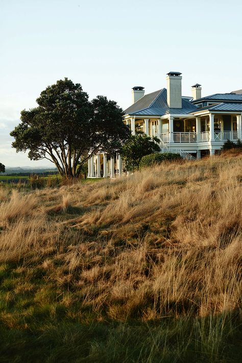 Kauri Cliffs lodge on New Zealand's North Island is an elegant building and the interiors feel just like a private home | Photography: Mark Roper New Zealand Home, Elegant Building, Country Home Exterior, New Zealand Country, New Zealand Beach, Country Lodge, New Zealand Houses, New Zealand North, Luxury Lodge