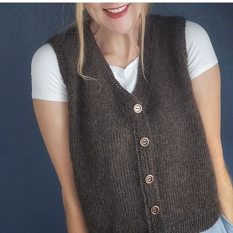 Ravelry: Granny Vest by Pia Trans Waistcoat Woman Pattern, Knitted Waistcoat Woman, Knitted Vest Patterns Free For Women, Knit Vest Pattern Women, Granny Vest, Vest Top Pattern, Knit Vest Pattern Free, Knitted Vests, Vest Pattern Free