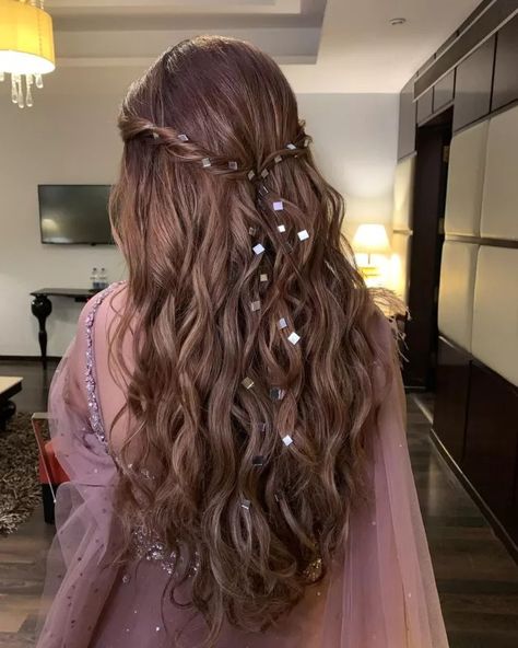 30 Bridal Hairstyles For Long And Straight Hair: Messy Buns To Braids To Slay Your Wedding Look Easy Straight Hairstyles, Easy Work Hairstyles, Hairstyles For Straight Hair, Bridal Hairdo, Bridal Hair Buns, Perfect Hairstyle, Oval Face Hairstyles, Open Hairstyles, Front Hair Styles