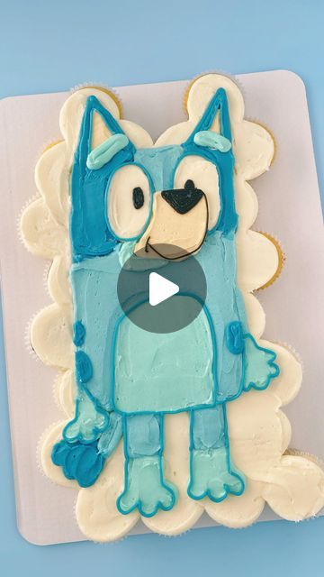 Bluey Bingo Pull Apart Cupcakes, Pull Apart Bluey Cake, Bluey Pull Apart Cupcakes, Bluey Cupcake Cake, Bluey Birthday Cupcakes, Cupcake Pull Apart Cake Ideas, Bluey Cupcake Ideas, Bluey Cupcakes, Bluey Cake Ideas