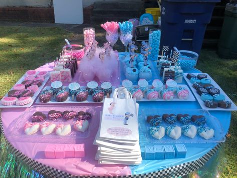 Gender Reveal Dessert Table Ideas, Gender Reveal Treats Sweets, Gender Reveal Treat Table, Gender Reveal Dessert Table, Gender Reveal Candy, Gender Reveal Dessert, Gender Reveal Baby Shower Themes, Baby Gender Reveal Party Decorations, Party Sweets