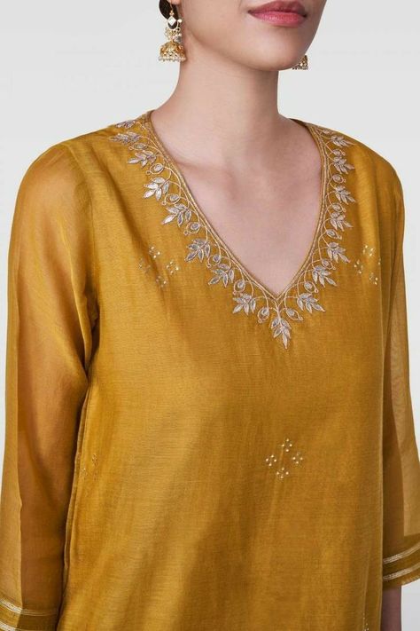 Salwar Neck Designs, Trendy Embroidery, Simple Kurta Designs, Embroidery On Kurtis, Anita Dongre, Neck Designs For Suits, Salwar Designs, Kurti Embroidery Design, Ideas Embroidery