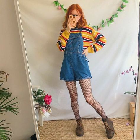 Nine O'clock - ☬4☬ - Page 4 - Wattpad Look 80s, Fashion 90s, Mode Casual, Vintage Short, Mode Inspo, Moda Vintage, Vintage Shorts, Edgy Outfits, Mode Vintage