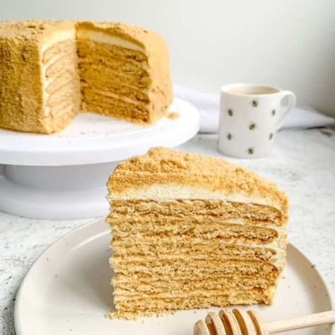 Medovik Tort Russian Honey Layer cake - Gluten Free Tranquility Medovik Cake, Strawberry Jam Cake, Sour Cream Icing, Gf Cake, Russian Honey Cake, Sour Cream Frosting, Honey Cake Recipe, Dreamy Desserts, Gluten Free Cake Recipe