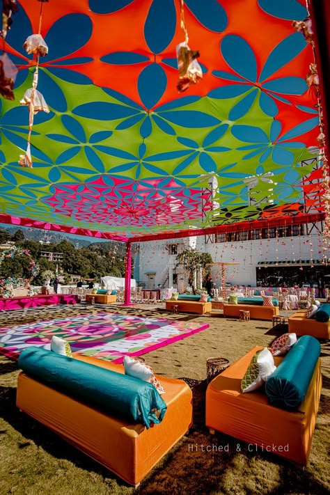 Colorful Event Decor, Festival Stage Design Outdoor, Canopy Decorations Outdoor Party, Creative Booth Design, Festival Seating, Vw Buzz, Mehendi Decor Ideas, Concert Stage Design, Outdoor Restaurant Design