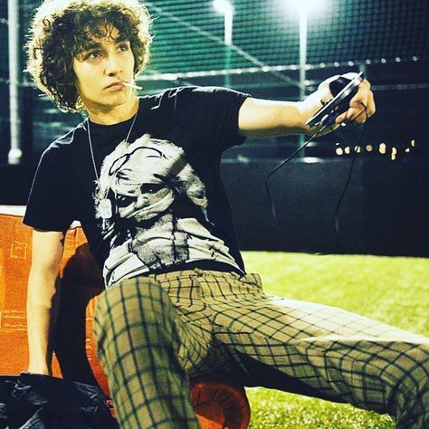 #robertsheehan #cherrybomb Nathan Misfits, Guys With Curly Hair, Robert Sheehan, Ideal Boyfriend, Curly Hair Men, Guys And Girls, Curly Hair, Actors & Actresses, Pretty People