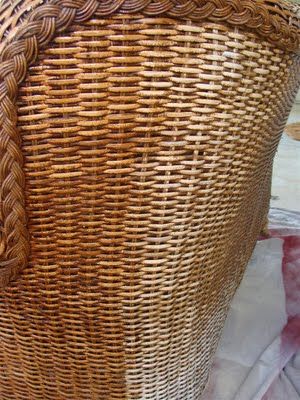 staining wicker with minwax polyshades Wicker Chair Makeover, Old Wicker Chairs, Cane Chair Makeover, Minwax Polyshades, Wicker Furniture Makeover, Painting Wicker Furniture, Diy Furniture Upholstery, Me And Her, Wicker Loveseat