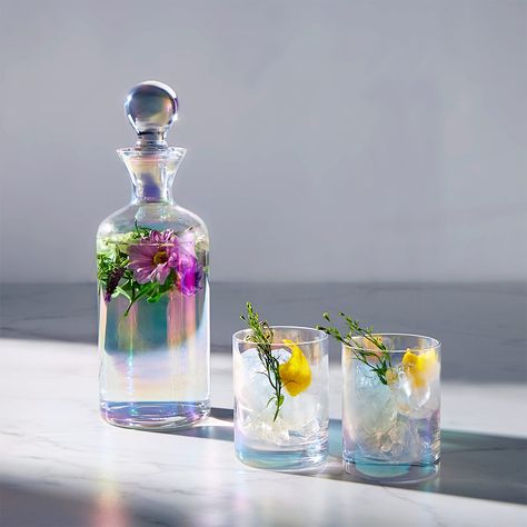 Gin Decanter, Inspirational Homes, Fancy Cup, Mirrored Armoire, Whisky Decanter, Table Wear, Refreshing Summer Cocktails, Rainbow Pearl, Promo Gifts