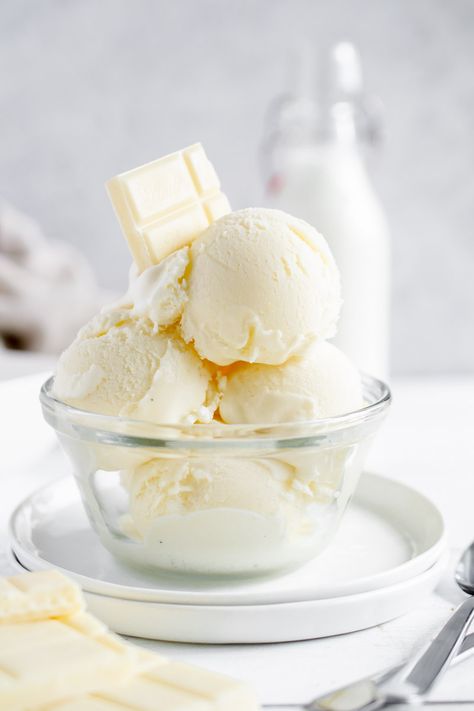 White Chocolate Ice Cream White Chocolate Ice Cream, Ice Cream Recipes Machine, Ice Cream Menu, Sorbet Ice Cream, Ice Cream Mixture, Sorbet Recipes, Spring Cookies, Ice Cream Popsicles, Chocolate Ice