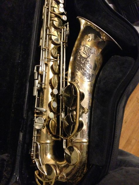 Saxophone Aesthetic Vintage, Saxophone Aesthetic, Vintage Saxophones, Saxophones, Old King, Music Inspiration, Funny Names, Aesthetic Vintage, Music Is Life