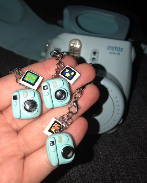 Crafter✨ on Instagram: “Made these miniature polaroid cameras! They match my polaroid camera!😋 • • • • • • • #polymerclay #clay #creation #clayartist #artist…” Clay Polaroid Holder, Clay Camera, Ceramic Camera, Miniature Camera, Polaroid Cameras, Camera Keychain, Mini Polaroid, Clay Keychain, Instax Mini 8