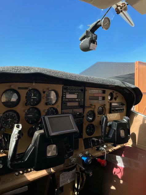 Cockpit Aesthetic, Cessna 210, Pilot Life, Pilot Airplane, 2024 Board, Becoming A Pilot, Pretty Fly, Life Vision, Aesthetic Photography Nature