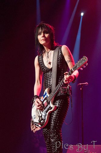 Joan Jett Photoshoot, Joan Jett Video, What Would Joan Jett Do, Joan Jett Smile, Joan Jett Performing, Girls F, Female Guitarist, Guitar Girl, Joan Jett