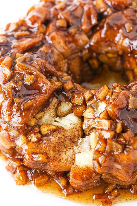 Pull Apart Dessert, Apple Fritter Monkey Bread, Warm Cinnamon Apples, Apple Cinnamon Monkey Bread, Bread Pull Apart, Autumn Bread, Apple Monkey Bread, Fall Bread Recipes, Homemade Monkey Bread