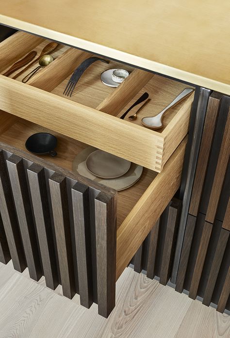 OEO - Garde Hvalsøe Drawer Section, Vertical Slats, House Makeovers, Japandi Living, Kitchen Sink Design, Outdoor Kitchen Plans, Diy Kitchen Renovation, Metal Furniture Design, Oak Kitchen