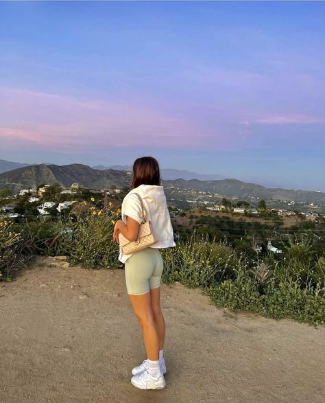 La Style Outfits Los Angeles, Los Angeles Style Outfits, Los Angeles California Outfits, Los Angeles Outfits Spring, Los Angeles Outfits Summer, Los Angeles Aesthetic Outfit, Hiking Aesthetic Outfit, Fashion Inspo Aesthetic, Los Angeles Sunset