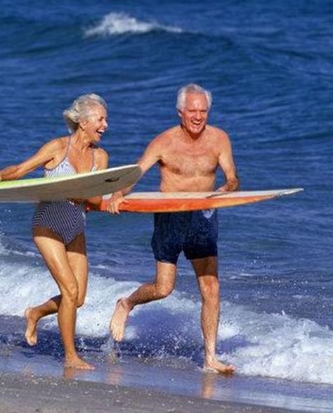 20 Photos of Love That Knows No Age Limits Sup Girl, Growing Old Together, Ageless Beauty, Aging Well, Young At Heart, Victor Hugo, Old Age, Old People, Surfs Up