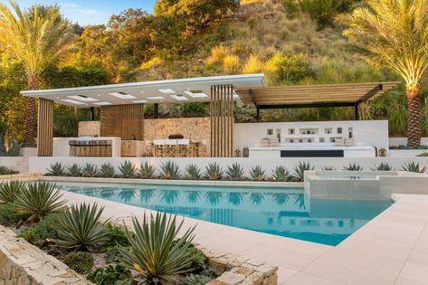 An Updated Mid-Century House in Los Angeles Hits Market for $16.5 Million - Mansion Global Mid Century Pool, Living Pool, Balcony Ideas Indian, Richard Neutra, Pool Cabana, Small Balcony Ideas, Architecture Interiors, Los Angeles Homes, Outdoor Kitchen Design