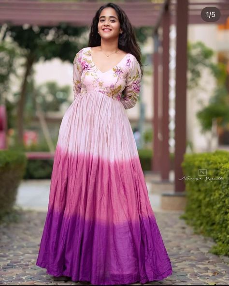 Frocks Neck Designs For Women, Hand Design For Frock, Designer Dresses Casual Unique, Traditional Long Frocks, Long Frocks For Women Party Wear, School Farewell Dress Ideas, Long Frocks With Sarees, Long Frocks Neck Designs, Saree Long Frock Designs