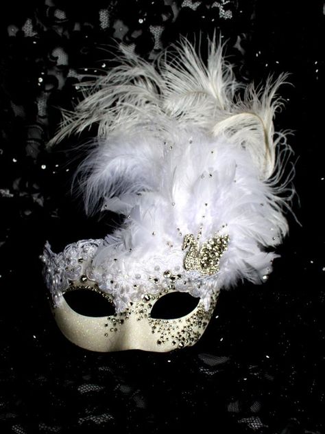 white feather crystal mask Swan Masquerade Mask, Masquerade Mask Diy, Pierrot Clown, Masquerade Wedding, Venetian Masquerade Masks, Ball Mask, Feather Mask, Venetian Masquerade, Mask Masquerade