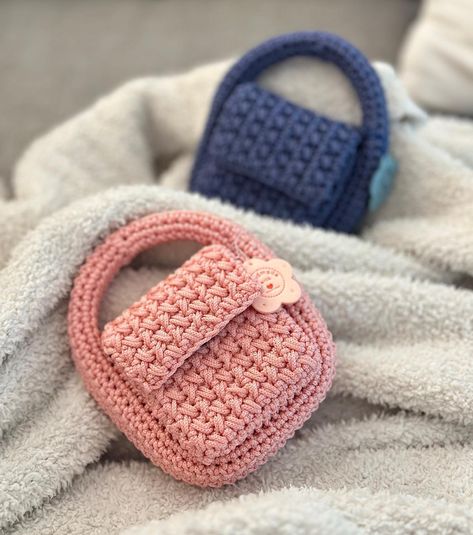 Yes you can never have enough pink bags 🌸 Such a cute and fun project 🥰 it turned out so good and cute ! It’s mini bag / wallet on a chain , you can easily fit 10 cards and cash OR can fit your card holder. It’s so cute and elegant, great for bridesmaids gifts or any celebration 🌸✨I will post more detail photos tonight ❤️ Yarn : Cord 2mm Hook : 2.75 (US) Hours : about 13-14 hours Because I think quality beats speed ✨ Will be posted tonight 🚨 link in bIo ❤️✨ Will be selling finished produc... Small Crochet Wallet, Crochet Bag Holder, Phone Bag Crochet, Yarn Project, Crochet Wallet, Adventurous Honeymoon, Crochet Coin Purse, Pink Bags, Detail Photos