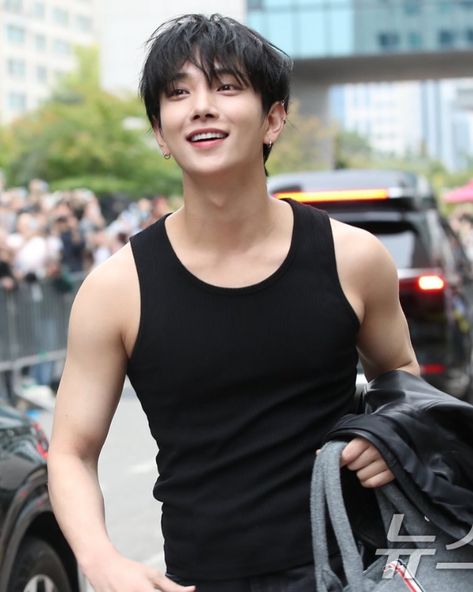 shushu | 슈슈 | 241018 MUSIC BANK PRE RECORDING • JOSHUA - #joshua #hongjisoo #shua #seventeen #svt #mv #carat #kpop #love #gym #buff | Instagram Joshua Hong Muscles, Hong Jisoo Boyfriend Material, Shua Seventeen, Joshua Svt, Seventeen Joshua, Kpop Random, Hong Jisoo, Joshua Seventeen, Joshua Hong