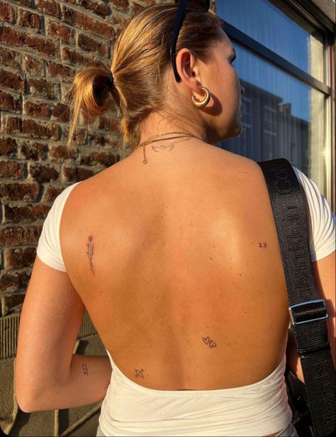 Tiny Back Tattoo Women, Tattoo Back Placement For Women, Back Simple Tattoos Women, Women Sticker Tattoos, Aesthetic Mini Tattoo Ideas, Fine Line Tattoo On Back, Simple Tattoos On Back, Small Dainty Back Tattoos, Aesthetic Small Tattoos For Women