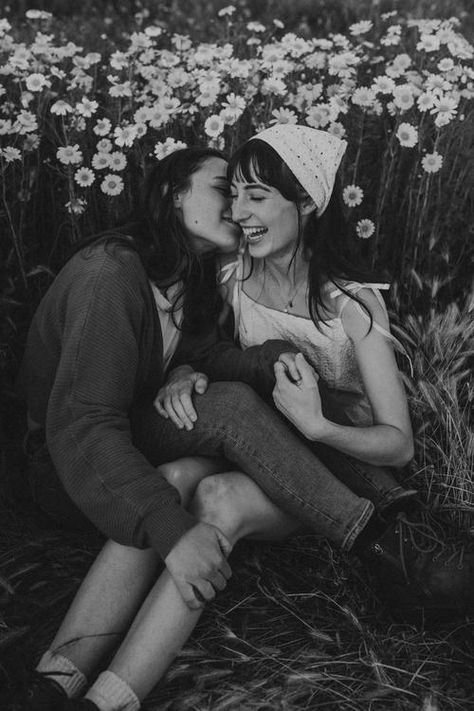 wlw black & white photoshoot Art Reference Poses Lesbian Couple, Lgbtq Photoshoot Ideas, Lesbian Couple Poses For Pictures, Couple Poses Lesbian, Wlw Engagement Photos, Romance Manifestation, Wlw Photography, Wlw Engagement, Wlw Couple Poses