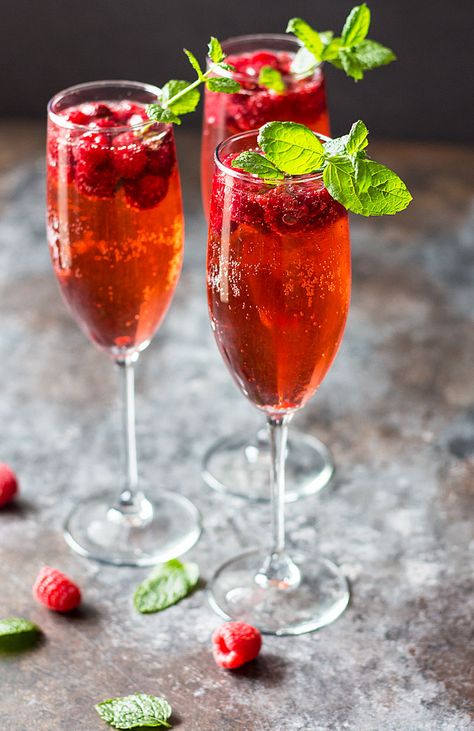 Raspberry Champagne Rum Punch -- An easy and delicious cocktail perfect for New Year's! Raspberry Champagne, New Year's Drinks, New Years Cocktails, Ribeye Roast, Champagne Punch, Champagne Drinks, Drink Garnishing, Pretty Cocktails, Nice Recipes