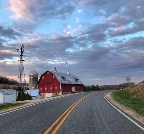 Wisconsin Aesthetic, Fizzy Water, Tennessee Living, Superior Wisconsin, Midwest Summer, Country America, Wisconsin Summer, American Midwest, Office Painting