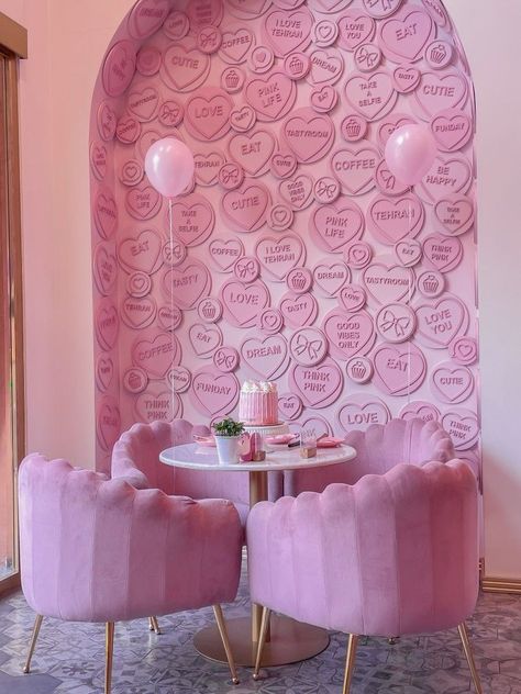 Pink Coffee Shop, Kids Party Venues, Minimalist Bedroom Ideas, Modern Bedroom Ideas, Cute Bakery, Brunch Cafe, Pink Cafe, Bakery Interior, Selfie Wall