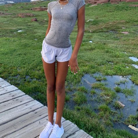 uhcowgirl<3 on Instagram: “⛰🫐🍓☀️🌞 #inspo#preppy#lululemon#influencer #ootd#outfitideas#summerlook #hikingadventures#styleinspo #lululemonoutfits#aesthetic#cute…” Lululemon Outfit Ideas Inspiration, Lululemon Outfit Aesthetic, Cute Lululemon Outfits, Lululemon Aesthetic, Lulu Fits, Look Hip Hop, Lulu Outfits, Chica Cool, Lululemon Outfits