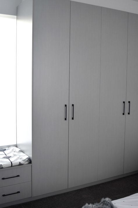 Grey in-built wardrobe with matte black door handles. This is just a small corner of my guest bedroom that I share on the blog. See loads more pics and get info about suppliers on the blog here >> White Closet Black Handles, White Wardrobe With Black Handle, White Wardrobe Black Handles, Grey Bedroom Cupboards, Bedroom Wardrobe Handles, Grey Wardrobe Design, Wardrobe Door Handles Modern, Grey Wardrobe Bedroom, Black Wardrobe Handles