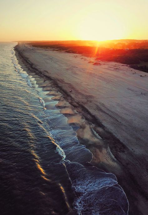 Costa Esmeralda in Buenos Aires, Argentina #Beaches #Argentina Buenos Aires Travel, Sea Pictures, Argentina Travel, Beach Landscape, Hot Chili, Best Funny Pictures, Post It, Your Photo, Places To Travel