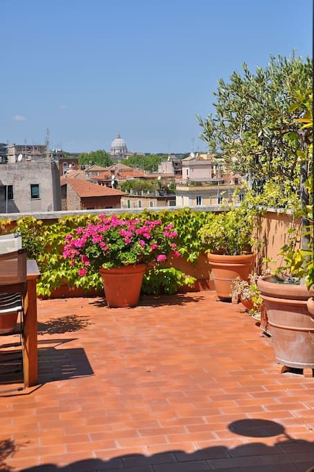 Italian Apartment, Single Living, Rome Apartment, Italy Apartment, Piano Decor, Lazio Italy, Italy House, Italy Home, Rooftop Terrace Design