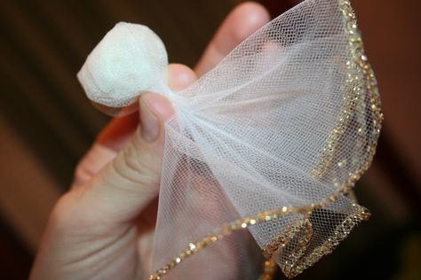 tulle angel craft - these would be cute for Christmas.  Could make with a lollipop as a treat. Angels Decorations, Angel Ornaments Diy, Shabby Chic Christmas Ornaments, Tulle Crafts, Christmas Angel Crafts, Ornaments Crafts, Craft Ornaments, Diy Angels, Christmas Angel Ornaments