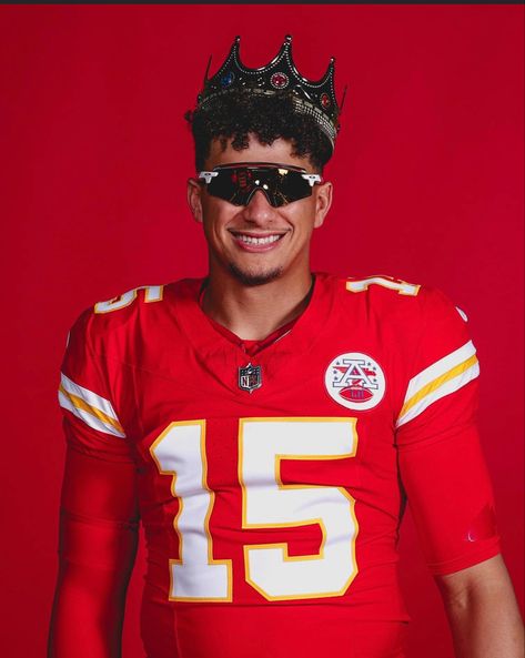 Kansas City Nfl, Pat Mahomes, Kc Chiefs Football, Kansas Chiefs, Fifa Ultimate Team, Forty Niners, Nfl Football Art, Chiefs Kingdom, Ice Hockey Players