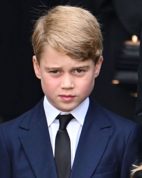 all about the royal children!👑 on Instagram: "🇬🇧 The Prince and Princess of Wales and their eldest children Prince George (9) and Princess Charlotte (7) attended the State Funeral of Queen Elizabeth II on September 19, 2022!🖤 • 📸: Credits to the rightful owner(s) • #BritishRoyals #BritishRoyalFamily #BritishRoyalChildren #PrinceGeorge #PrinceGeorgeOfWales #PrincessCharlotte #PrincessCharlotteOfWales" Princesa Charlotte, William E Kate, Prince And Princess Of Wales, Prince George Alexander Louis, George Alexander Louis, Hm The Queen, British Royal Families, Prince William And Catherine, Royal Prince