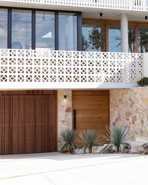 Cubic Products on Instagram: “Breezy balustrade. ✔️ STAR blocks. ✔️ .. .. #garden design  #landscape design  #fencedesign  #brisesoleil  #breezeblocks  #breezebrick…” Breeze Block Wall, Breeze Blocks, Beach House Exterior, Outdoor Kitchen Island, Lan Can, Balcony Railing, Beach House Design, Wall Garden, Railing Design