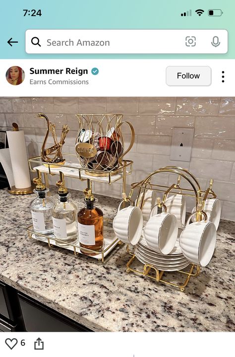 Luxury Coffee Bar, Glam Coffee Bar, Tea Area, Coffee Bar Ideas Kitchen Counter, Cocoa Station, Glam Kitchen Decor, Gold Kitchen Accessories, Coffee Station Kitchen, Kitchen Countertop Decor