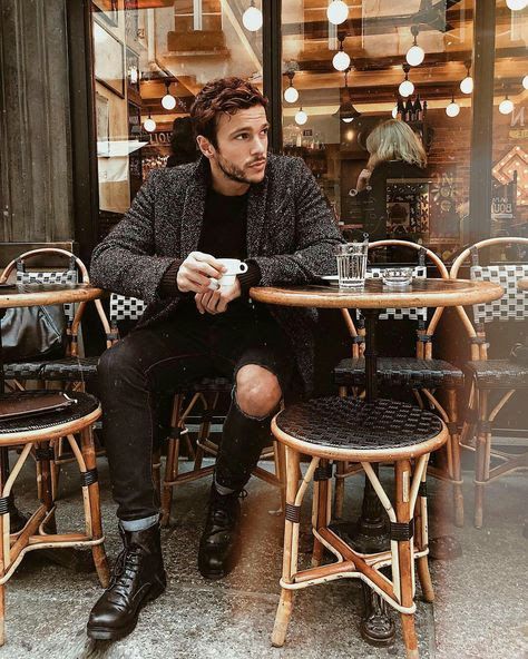 Coffee Photography Men, Bar Photoshoot Ideas Men, Men City Photoshoot, Coffee Date Outfits, Travel Pose, City Shoot, Mens Photoshoot Poses, Portrait Photography Men, Winter Coffee