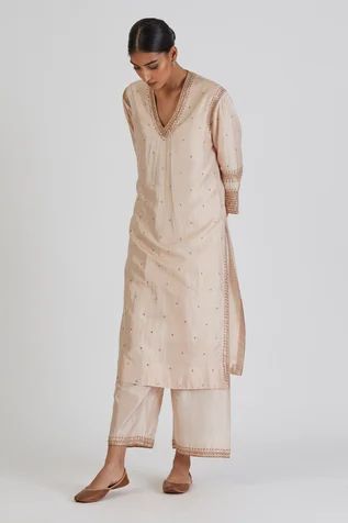 Shop for Lajjoo C Ivory Neva Silk Kurta And Pant Set for Women Online at Aza Fashions Pants Design For Kurti, Satin Kurta, Silk Kurti Designs, Cotton Short Dresses, Stylish Kurtis Design, Trendy Outfits Indian, Zardozi Embroidery, Embroidered Hem, Silk Kurti