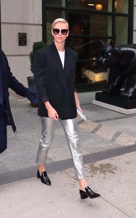 Silver Jeans Outfit, Silver Pants Outfit, Metallic Pants Outfit, Silver Trousers, Metallic Trousers, Silver Outfits, Silver Pants, Metallic Pants, Metal Clothing