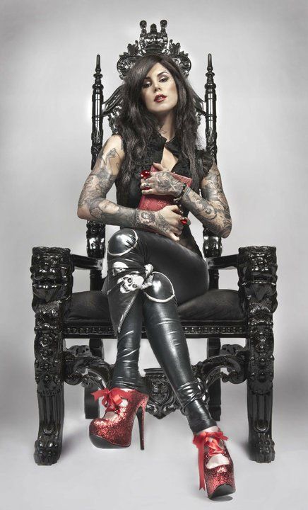 Kat Von D's style Kat Van D, Kat Von D Tattoos, Alternative Shoes, D Tattoo, Mod Girl, 1 Tattoo, Kat Von, Kat Von D, Steam Punk