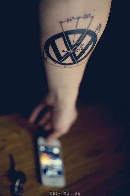 VW Emblem Tattoo Ironworkers Tattoo, Vw Tattoo, Moto Bobber, Vw Emblem, Loyalty Tattoo, Jetta A4, N Logo Design, Ink Lettering, Car Tattoos