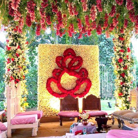 Ganesh Chaturthi Ideas - The Prettiest Pooja Decor and the most amazing Ganesh idols we've seen! - Witty Vows Traditional Flowers, Mandap Design, Wedding Setup, Wedding Reception Backdrop, Marriage Decoration, Mandap Decor, Desi Wedding Decor, Beautiful Wedding Decorations, Wedding Mandap